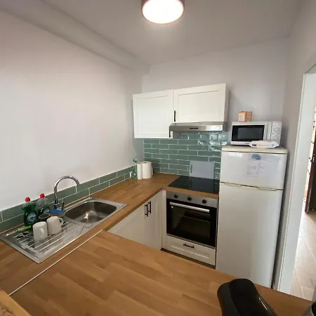 Beachfront, Top Floor Corner 2-bed, Paseo Apartment *