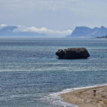 Beachfront, Top Floor Corner 2-bed, Paseo * Estepona