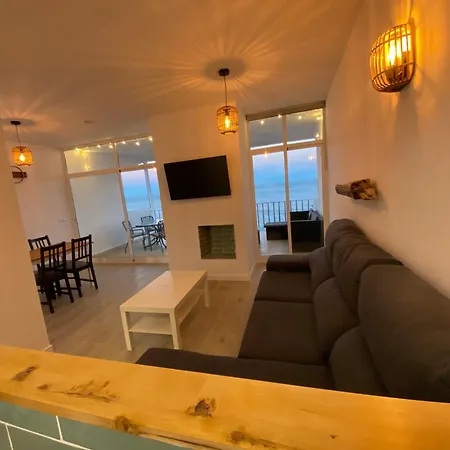 Apartment Beachfront, Top Floor Corner 2-bed, Paseo