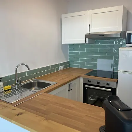 Apartment Beachfront, Top Floor Corner 2-bed, Paseo