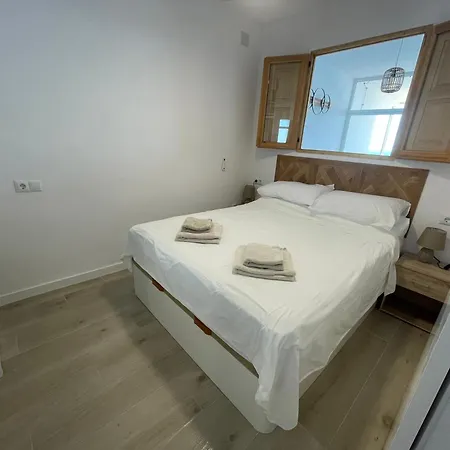 Beachfront, Top Floor Corner 2-bed, Paseo