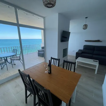 Beachfront, Top Floor Corner 2-bed, Paseo Apartment *